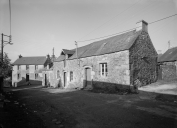 Ensemble de 3 maisons, bourg (Poullaouen)