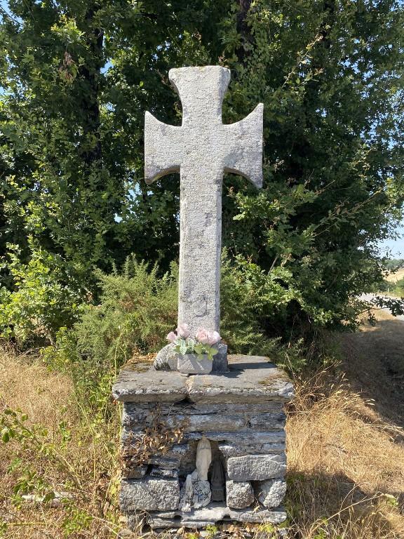 Croix de chemin, au sud du Verger (Glénac fusionnée en La Gacilly en 2017)
