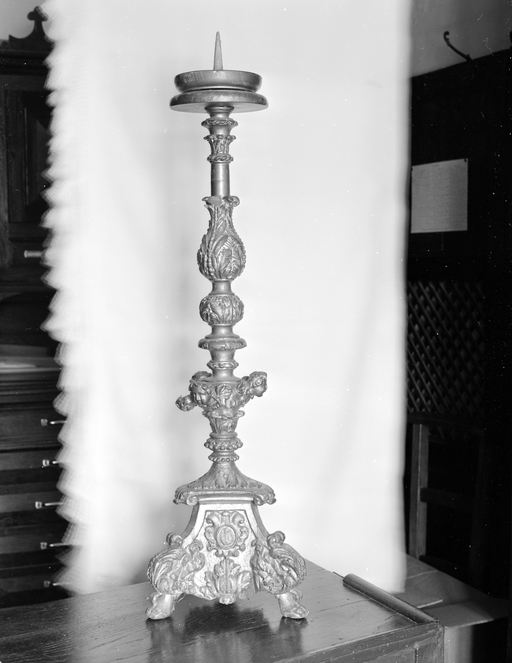 Chandelier d'autel (4), église paroissiale Saint-Pierre-es-Liens (Plescop)