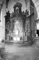 Autel (autel secondaire, autel tombeau), retable (retable architecturé), tabernacle, gradin d'autel, clôture d'autel, église paroissiale Notre-Dame du Roncier (Rostrenen)