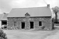 Maison, Valeron (Plumieux)