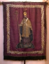 Bannière de procession paroissiale : Saint Martin, Christ en croix, église paroissiale Saint-Martin (Cesson-Sévigné)