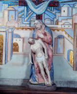 Groupe sculpté : Vierge de pitié (peinture monumentale), église paroissiale Saint-Gérand (Cléguer)