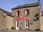 Maison actuellement café, route départementale numéro 221 (Saint-Symphorien)
