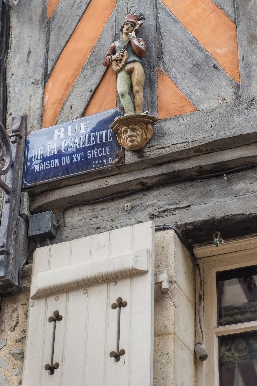 Maison de bois (ancien hôtel Lagonidec, appelé aussi Maison du Coin), 1 rue de la Psalette (Rennes)