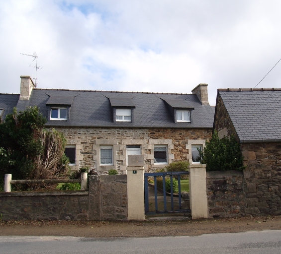 Maison, rue de l'Ancienne Gare (Plouguiel)