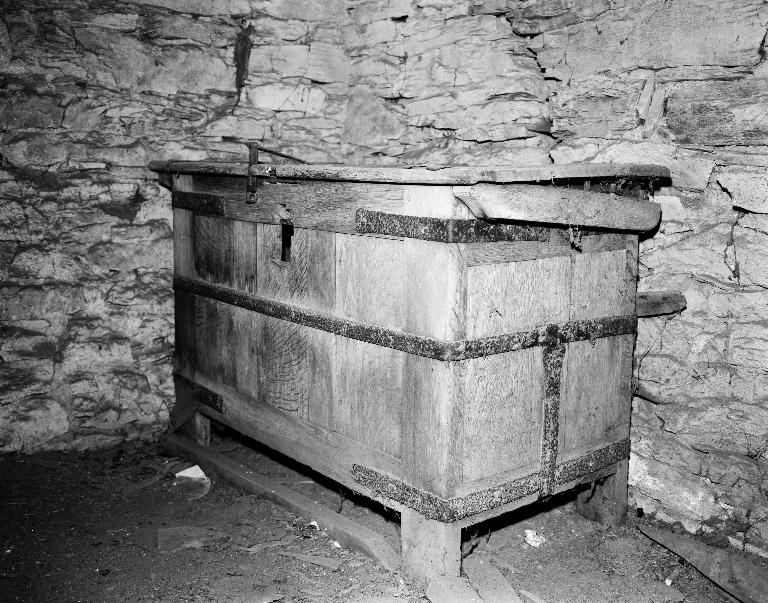 Coffre 1, chapelle Saint-Gobrien (Saint-Servant-sur-Oust)