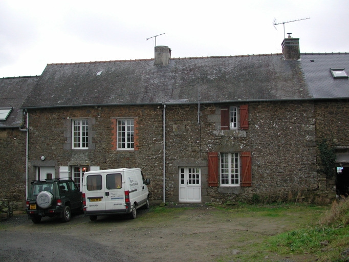 Alignement de maisons, la Ricolais (Saint-Pierre-de-Plesguen fusionnée en Mesnil-Roc'h en 2019)