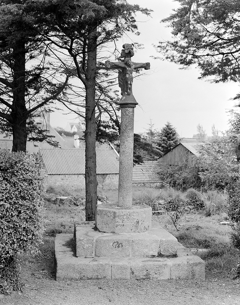 Croix monumentale, Sainte-Catherine (Mespaul)