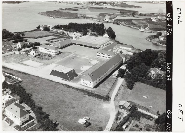 Gymnase du lycée, 56 rue Émile James (Étel)