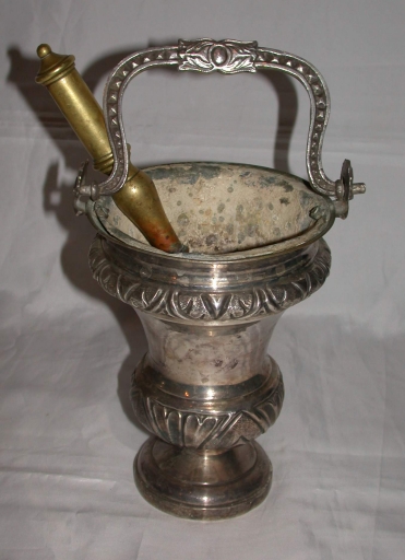 Seau à eau bénite 2