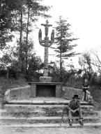 Calvaire, sur la R.D. 15 (Coray)