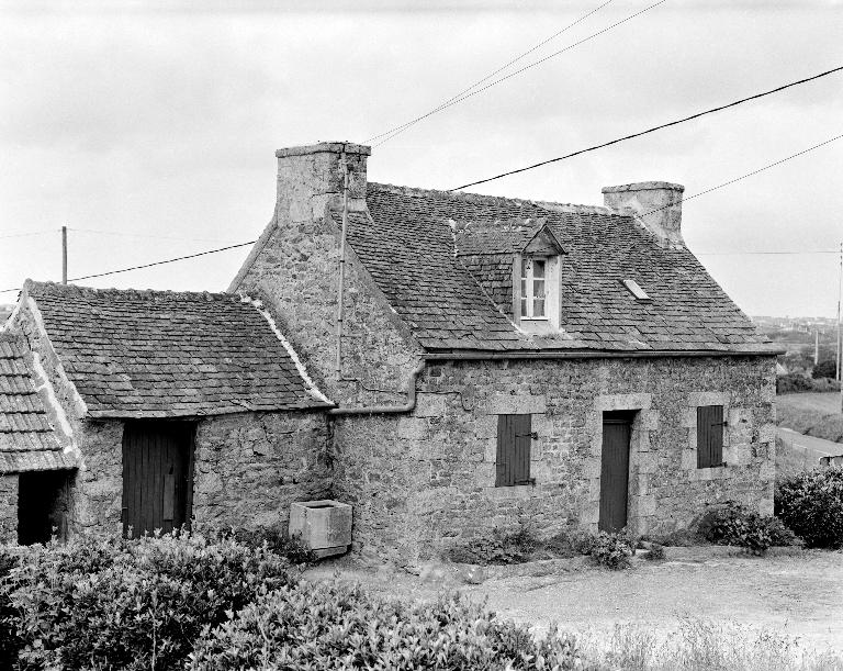 Ferme, Kernic (Plouvénez-Lochrist)