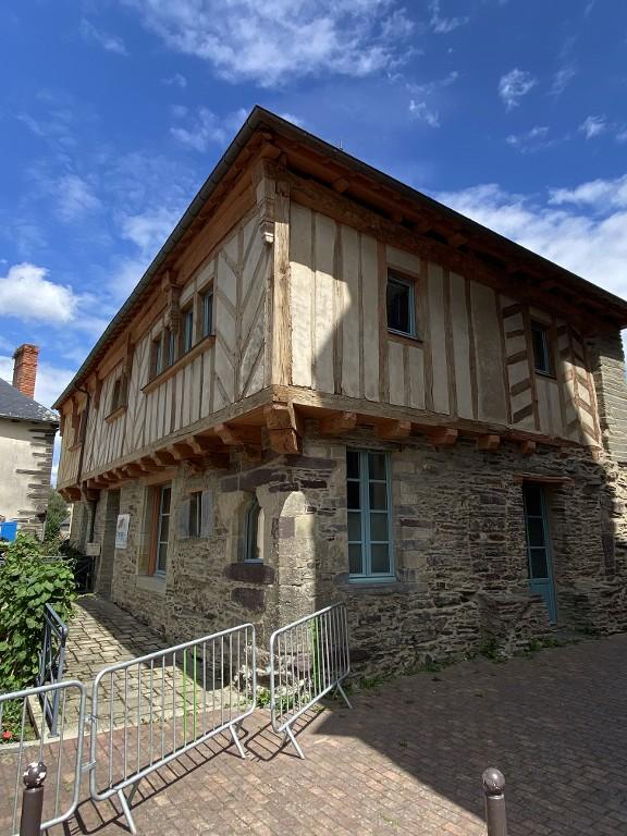 Maison, 9 carrefour Saint-Gurval (Guer)