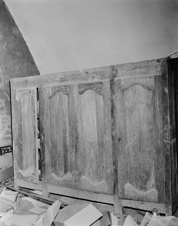 Armoire (1), église paroissiale Saint-Symphorien (Surzur)