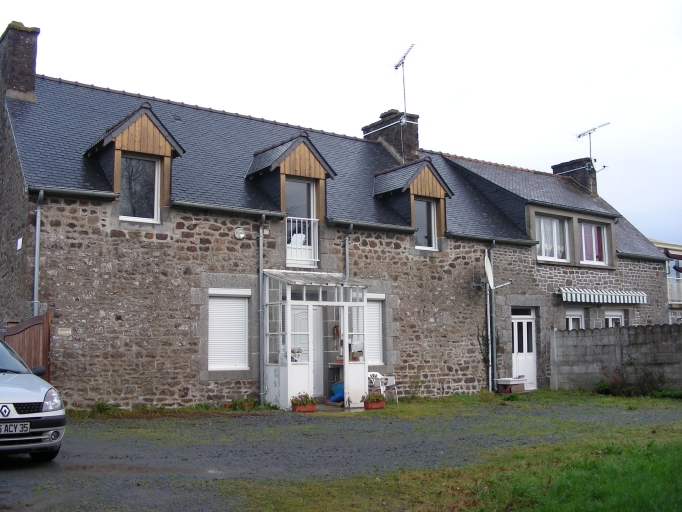 Alignement de maisons, la Landelle (Le Tronchet)