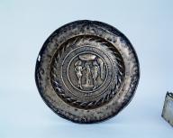 Plat de quête : la Tentation, église paroissiale Saint-Goulven (Goulien)