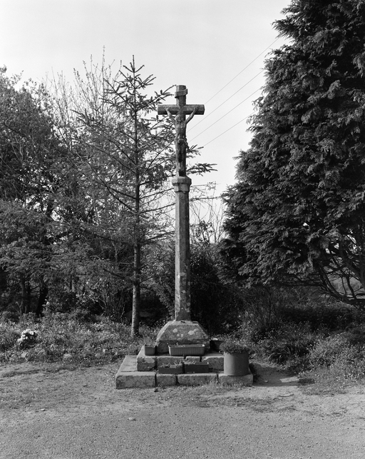 Croix monumentale, 17 route Pratanirou (Pouldergat)
