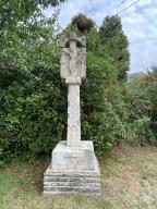 1ère croix de chemin, place du Calvaire (Gourhel)