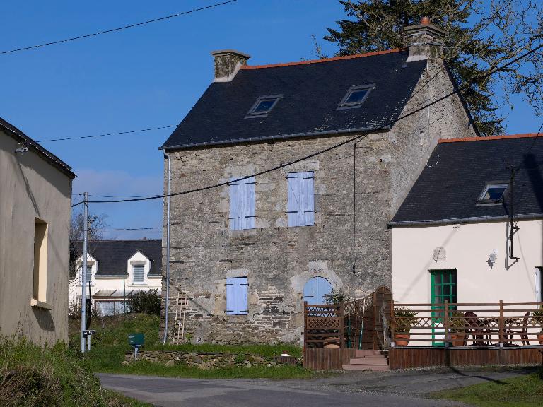 Les maisons et les fermes de la commune de Pluherlin