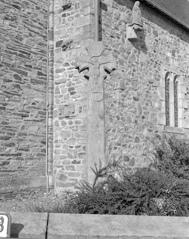 Croix monumentale, dite Croix de Beauclos ou Croix de Haut (Caro)