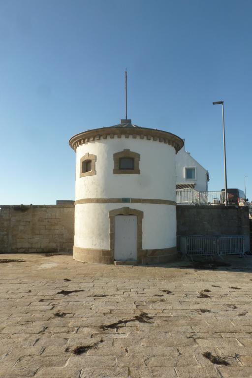 Mat Pilote dit Mat Fénoux, plateforme du môle (Audierne)