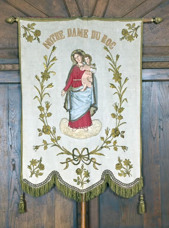 Bannière de procession : Notre-Dame-du-Roc / Christ, église Notre-Dame-du-Roc (Montautour)