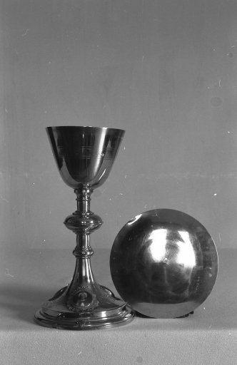 Calice, patène (2), église Saint-Rémy (Saint-Rémy-du-Plain)