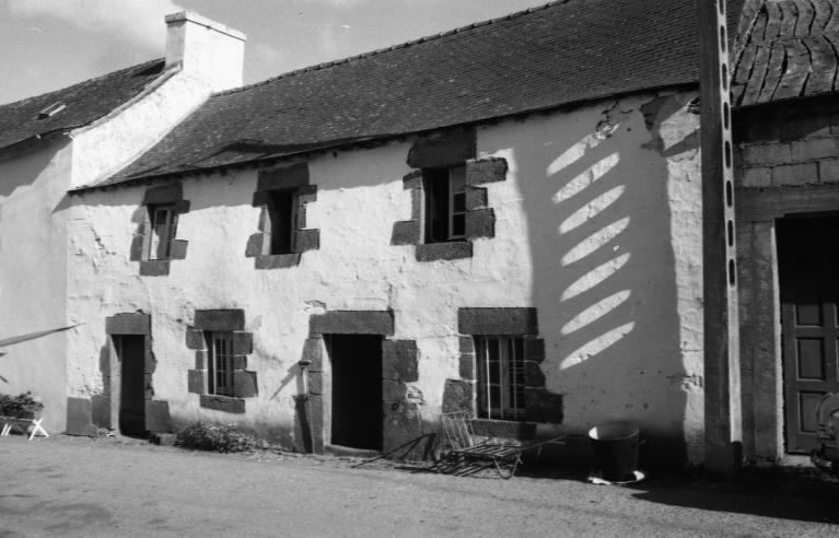 Maison, bourg (Saint-Thois)