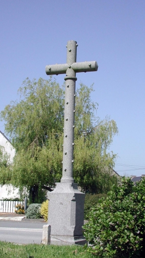Croix de chemin dite la croix aux Merles, rue de la Croix Chauvel (Saint-Cast-le-Guildo)