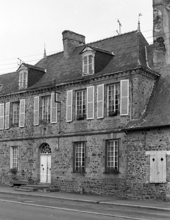 Maison (Marcillé-Robert)