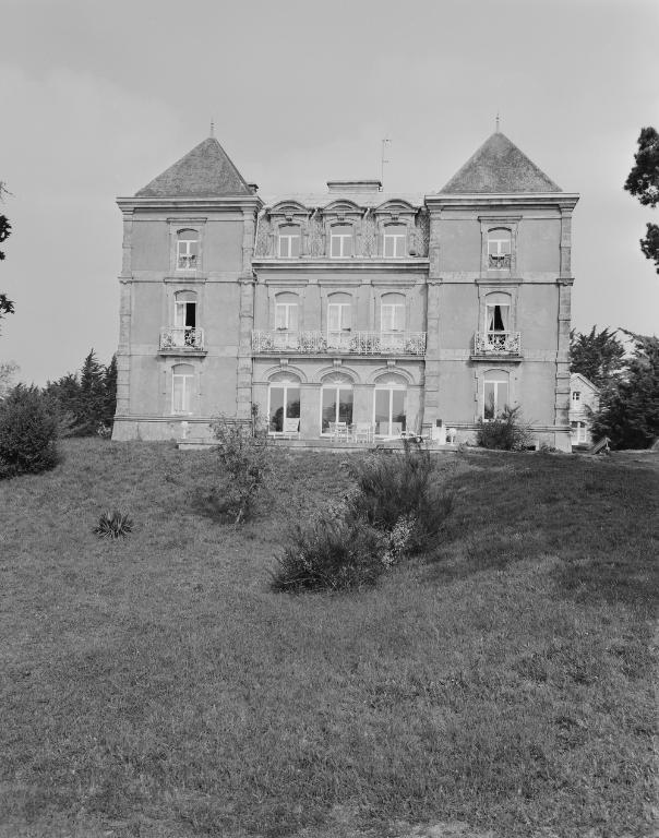 Maison dite château de Bot Spernen, le Passage (Saint-Avé) et route du Passage, Montsarrac (Séné)