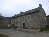 Ferme 4, alignement de deux logis, Linquéniac (Longaulnay)