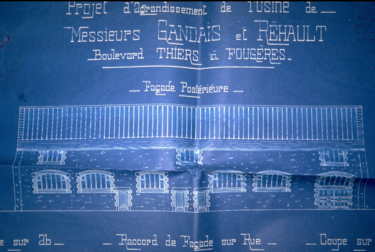 Usine de chaussures Gandais-Réhault, puis Réhault, actuellement chambre de commerce, 8 boulevard Charles Tillon (Fougères)