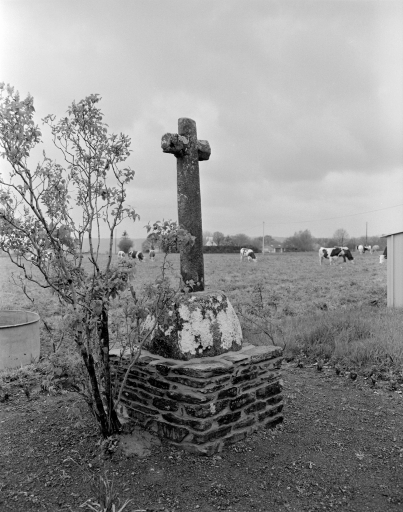 Croix de chemin, la Croix Gicquel (Saint-Hervé)