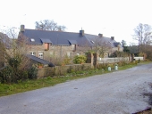 Alignement de maisons, le Poteau (Pipriac)