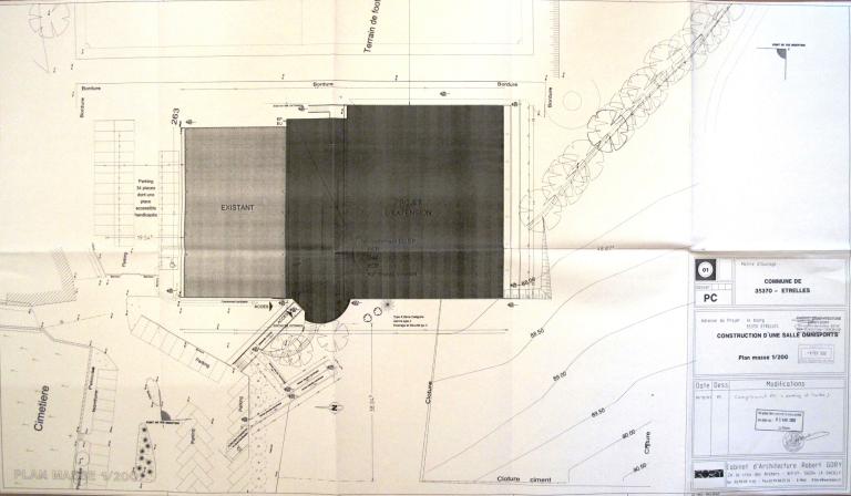 Complexe sportif, place du chanoine Delalande (Etrelles)