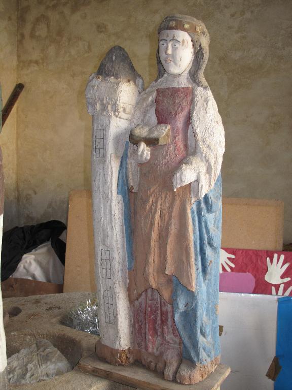 Statue (petite nature) : sainte Barbe, église paroissiale Saint-Barnabé (Langoëlan)