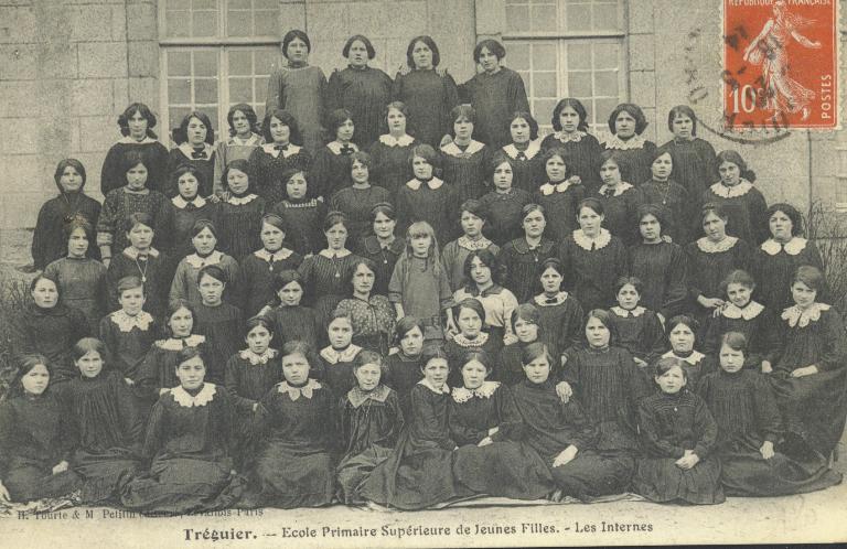Couvent des Paulines puis des Ursulines, actuellement lycée Joseph Savina, rue Gambetta (Tréguier)