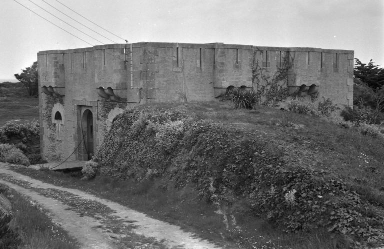 Corps de garde crénelé actuellement maison, batterie du Cardinal (Sauzon)