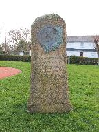 Monument sépulcral de Narcisse Quellien, place du Pouliet (La Roche-Derrien fusionnée en La Roche-Jaudy en 2019)
