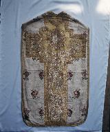 Ornement blanc : chasuble, étole, voile de calice, chapelle Saint-Gobrien (Saint-Servant-sur-Oust)