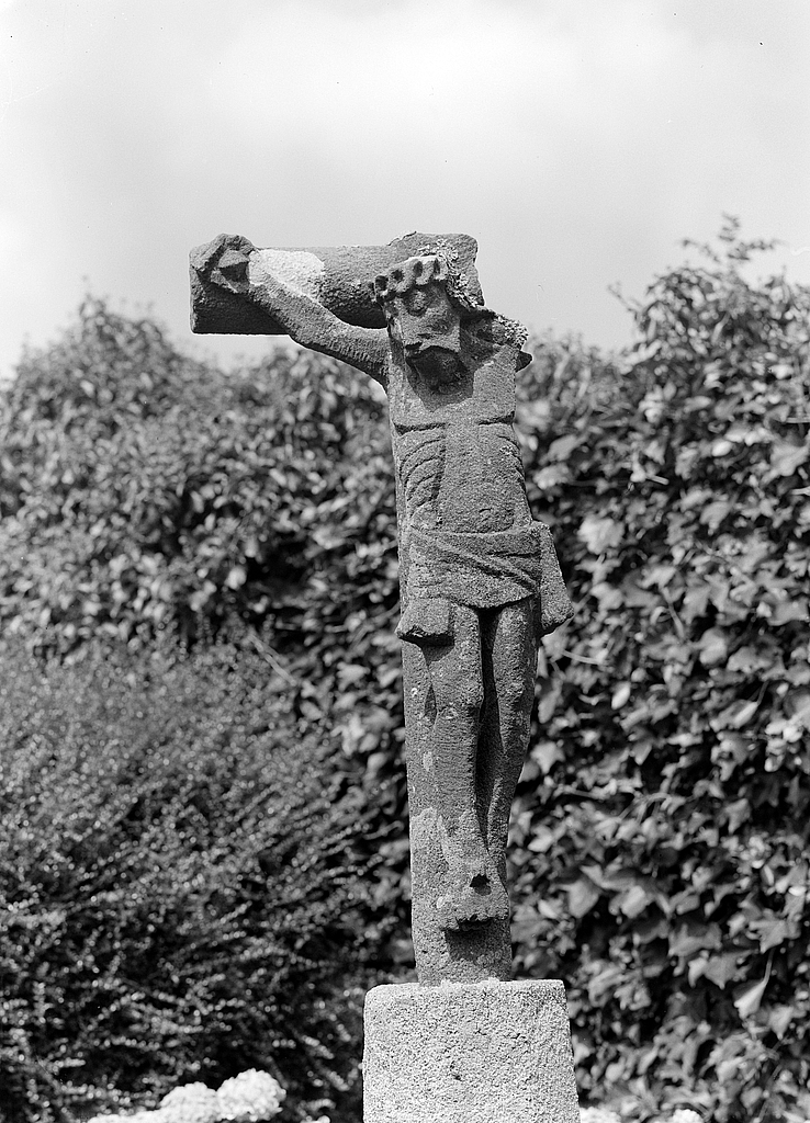 Croix (crucifix) : Christ en croix (n° 1), église paroissiale Saint-Jérôme (Cast)