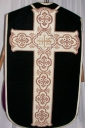 Ornement noir 2 : chasuble, bourse de corporal, étole, manipule, voile de calice