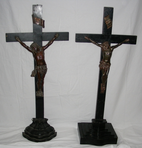 Ensemble de 2 croix : Christ en croix