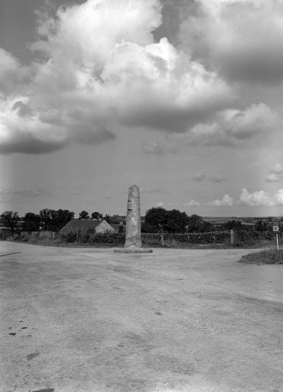 Menhir dit Fuseau de Sainte-Barbe, le Cosquer (Ploéven)