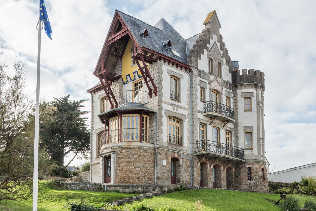 Maison de villégiature, dite Castel Sauffroy, actuellement mairie, 122 boulevard Flusson (Saint-Lunaire)