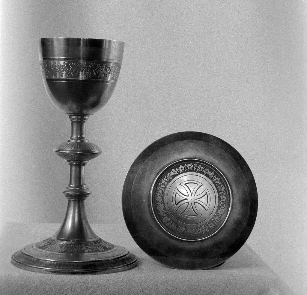 Calice, patène (1), église paroissiale Saint-Tugdual (Saint-Tugdual)