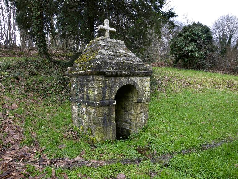 Fontaine de dévotion
 au nord-est de Cartudo (Pluherlin)