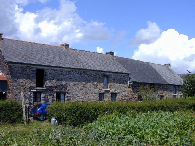 Alignement de quatre logis de ferme, la Petite Jeu (Maxent)